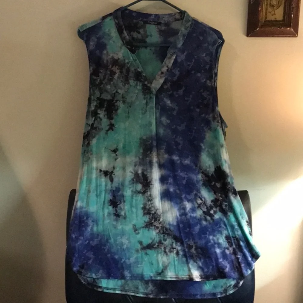 Comfortable and soft ladies top! - Picture 1 of 5